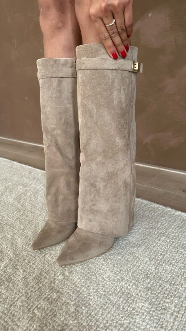 The DAH Ariana Boots: The Ultimate Blend of Luxury and Versatility!