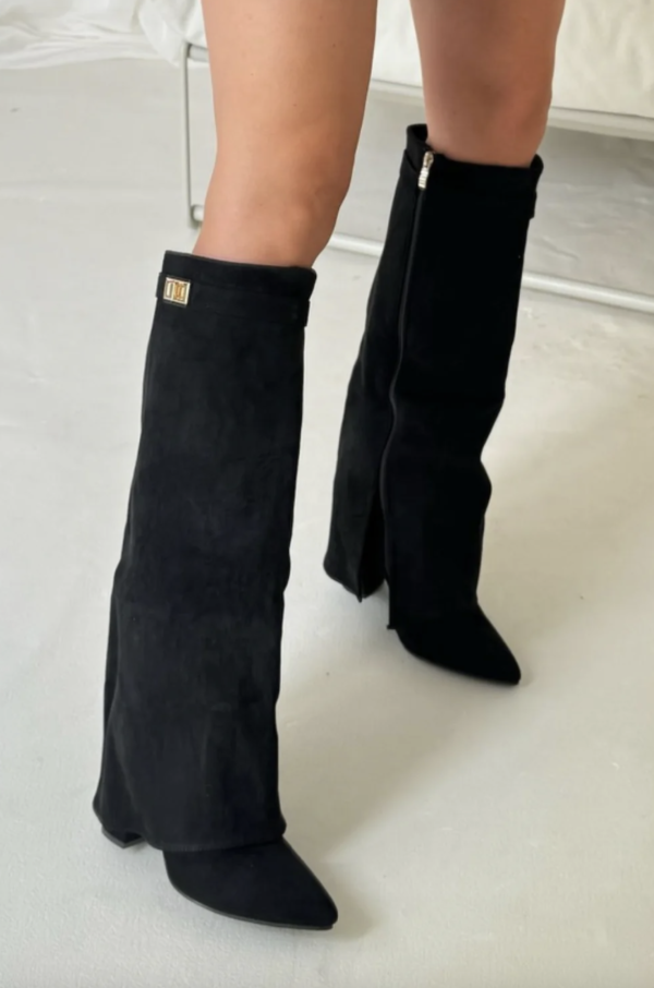 The DAH Ariana Boots: The Ultimate Blend of Luxury and Versatility!