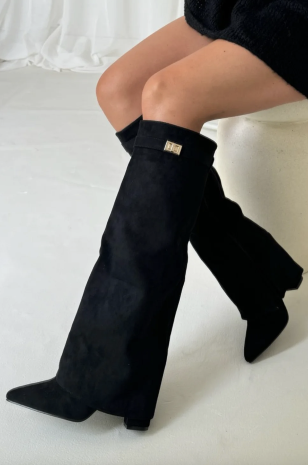 The DAH Ariana Boots: The Ultimate Blend of Luxury and Versatility!